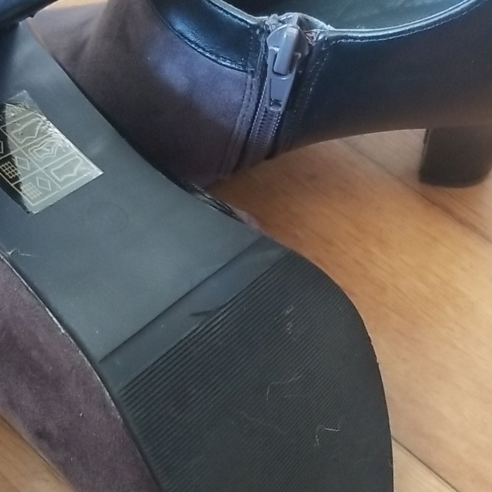 Heeled booties - Picture 3 of 3